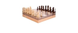 Jeu d'échecs en bois de hêtre placage noyer Echecs Engelhart Longeur:30 cm Largeur:30 cm Age minimum ( en années ):6 ans Matière