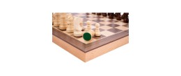 Jeu d'échecs en bois de hêtre placage noyer Echecs Engelhart Longeur:30 cm Largeur:30 cm Age minimum ( en années ):6 ans Matière