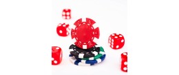 Coffret de poker avec dés et bouton de croupier pour une expérience complète